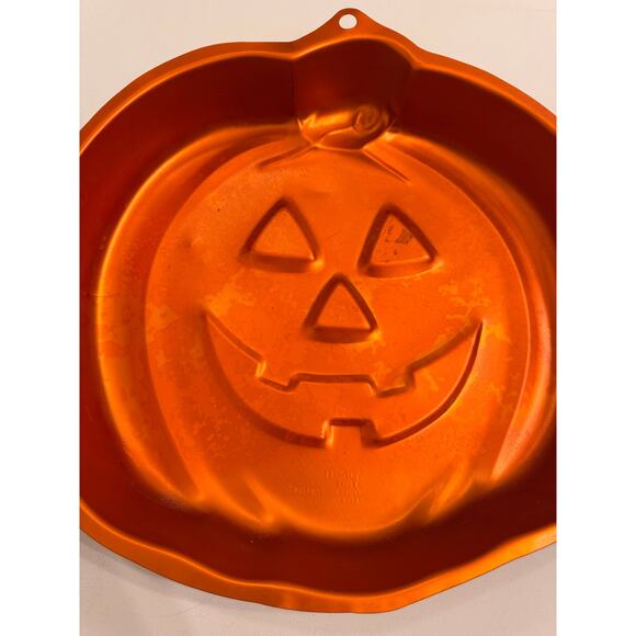 Vintage Halloween Wilton 2005-2059 2002 Jack O Lantern Orange Cake Pan 12" - Picture 2 of 5